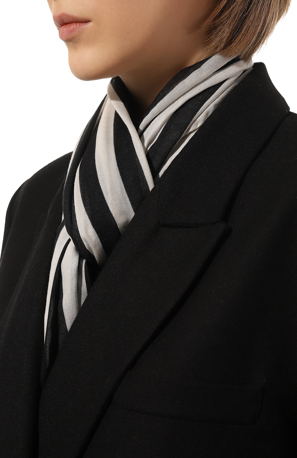 Женский шарф SAINT LAURENT черно-белого цвета, арт. 690817/3Y6681078 | Фо�то 2 (Материал: Текстиль; Материал сплава: Проставлено; Нос: Не проставлено)