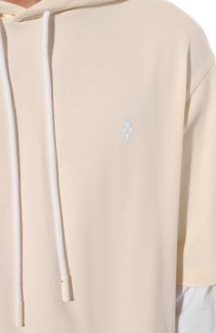 Мужской хлопковое худи MARCELO BURLON бежевого цвета, арт. CMAB044F22JER0010401 | Фото 5 (Рукава: Длинные; Принт: Без принта; Длина (для топов): Удлиненные; Мужское Кросс-КТ: Худи-одежда; Материал внешний: Хлопок; Стили: Спорт-шик)