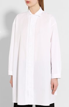 Женская хлопковая рубашка YOHJI YAMAMOTO белого цвета, арт. NN-B06-001 | Фото 3 (Рукава: Длинные; Принт: Без принта; Женское Кросс-КТ: Рубашка-одежда; Длина (для топов): Удлиненные; Материал внешний: Хлопок)