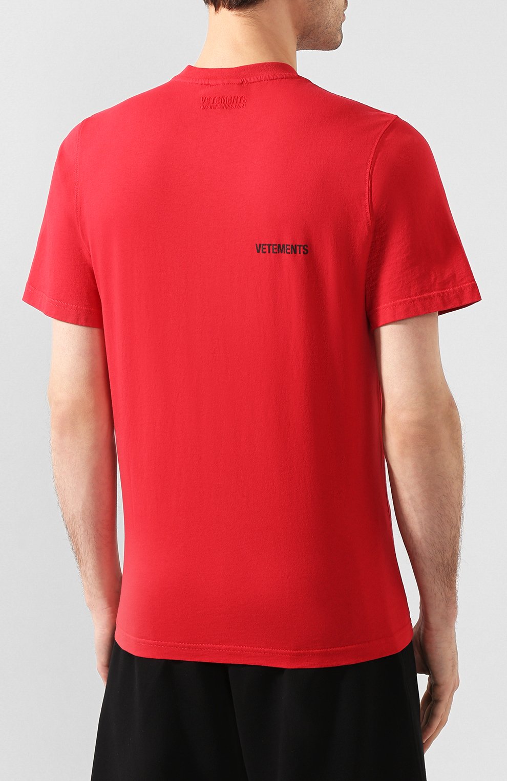 Мужская хлопковая футболка VETEMENTS красного цвета, арт. UAH21TR501 1600/M | Фото 4 (Рукава: Короткие; Длина (для топов): Стандартные; Стили: Гранж; Принт: С принтом; Мужское Кросс-КТ: Футболка-одежда; Материал внешний: Хлопок)