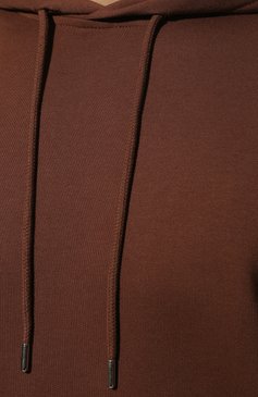 Мужской хлопковое худи DRIES VAN NOTEN коричневого цвета, арт. 212-021123-3608 | Фото 5 (Рукава: Длинные; Принт: Без принта; Длина (для топов): Стандартные; Мужское Кросс-КТ: Худи-одежда; Материал внешний: Хлопок; Стили: Кэжуэл)