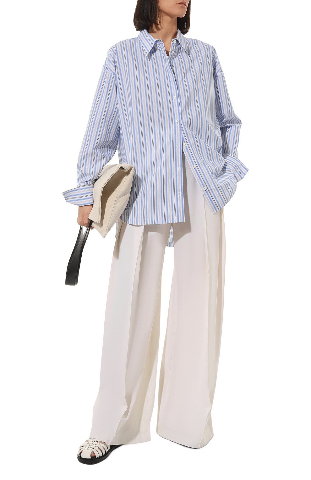 Женская хлопковая рубашка PATRIZIA PEPE голубого цвета, арт. 2C1458_A286 | Фото 2 (Рукава: Длинные; Женское Кросс-КТ: Рубашка-одежда; Принт: С принтом; Длина (для топов): Удлиненные; Материал внешний: Хлопок; Стили: Кэжуэл)