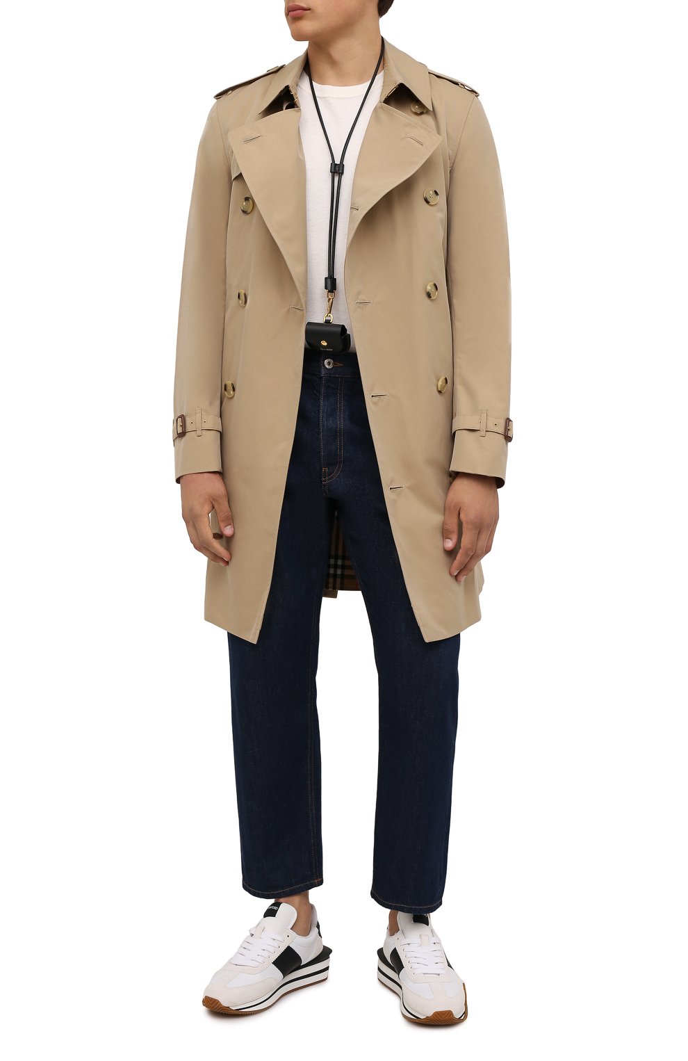 Мужской хлопковый тренч BURBERRY бежевого цвета, арт. 8045864 | Фото 2 (Мужское Кросс-КТ: Тренчкот-верхняя одежда; Рукава: Длинные; Длина (верхняя одежда): До середины бедра; Материал сплава: Проставлено; Материал внешний: Хлопок; Драгоценные камни: Проставлено; Материал подклада: Хлопок; Стили: Кэжуэл)