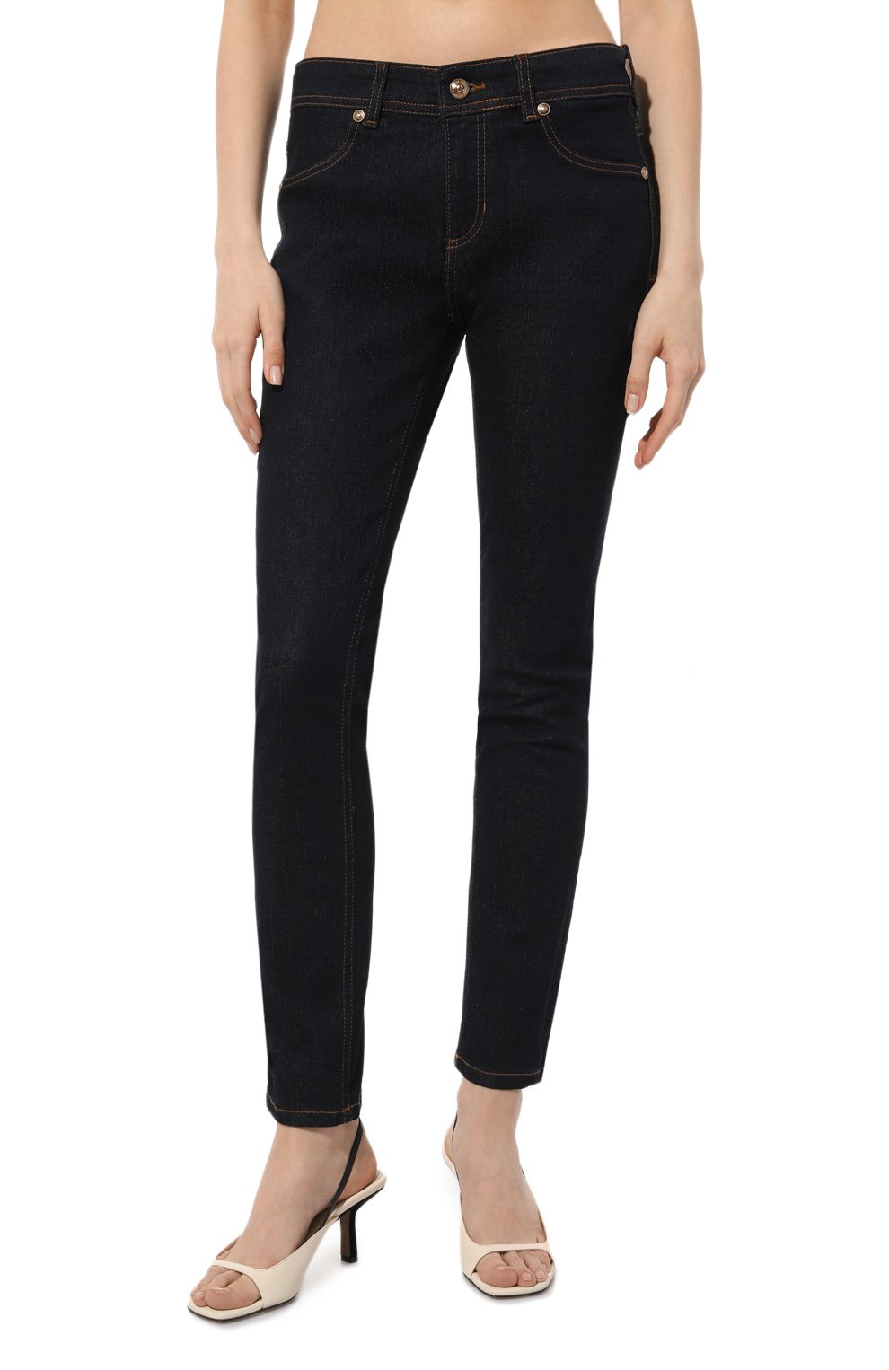 Женские джинсы VERSACE JEANS COUTURE темно-синего цвета, арт. 74HAB5J0/CDW02 | Фото 3 (Кросс-КТ: Деним; Длина (брюки, джинсы): Стандартные; Материал внешний: Хлопок, Деним; Силуэт Ж (брюки и джинсы): Скинни; Стили: Кэжуэл)