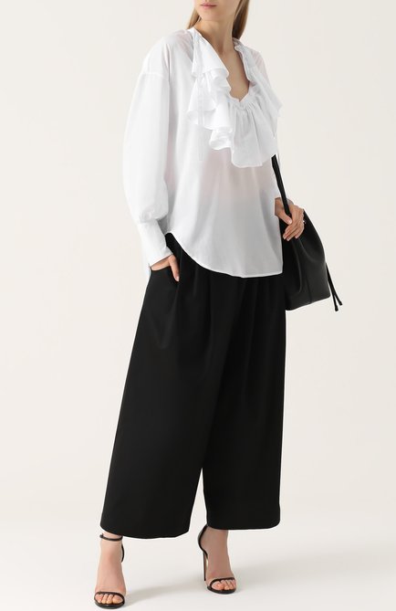 Женская хлопковая блуза свободного кроя с оборками TOME белого цвета, арт. TP17-3112 | Фото 2 (Рукава: Длинные; Рукава от горловины: Длинные; Материал внешний: Хлопок; Принт: Без принта; Женское Кросс-КТ: Блуза-одежда; Длина (для топов): Удлиненные)