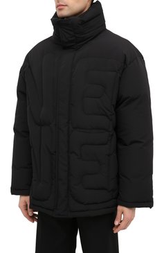 Мужская пуховик VALENTINO черного цвета, арт. UV0CNB156TF | Фото 4 (Кросс-КТ: Куртка, Пуховик; Мужское Кросс-КТ: пуховик-короткий, Пуховик-верхняя одежда, Верхняя одежда; Рукава: Длинные; Длина (верхняя одежда): До середины бедра; Материал внешний: Синтетический материал; Материал подклада: Синтетический материал; Материал утеплителя: Пух и перо; Стили: Кэжуэл)