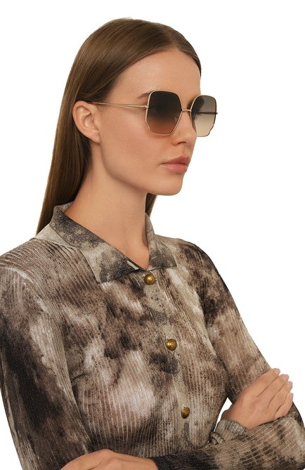 Женские солнцеза щитные очки CHLOÉ коричневого цвета, арт. CH0092S 009 | Фото 2 (Тип очков: С/з; Материал: Металл; Оптика Гендер: оптика-женское; Очки форма: Квадратные)