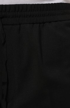 Мужские шерстяные брюки GUCCI черного цвета, арт. 493714 Z6903 | Фото 5 (Материал внешний: Шерсть; Дли на (брюки, джинсы): Стандартные; Случай: Повседневный; Материал сплава: Проставлено; Стили: Спорт-шик; Драгоценные камни: Проставлено)