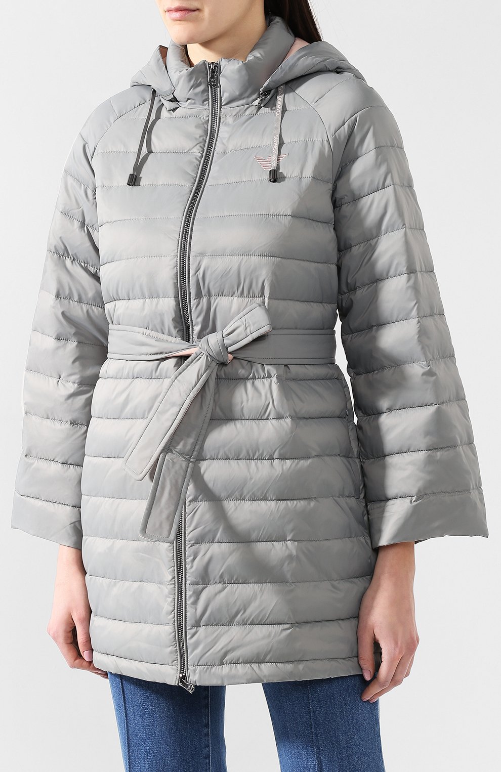 Женская куртка с капюшоном EMPORIO ARMANI серого цвета, арт. 3G2B61/2NXBZ | Фото 3 (Кросс-КТ: Куртка, Утепленный; Рукава: Длинные, Короткие; Материал внутренний: Не назначено; Женское Кросс-КТ: Пуховик-куртка; Длина (верхняя одежда): До середины бедра; Материал внешний: Синтетический материал; Материал сплава: Проставлено; Материал подклада: Синтетический материал; Драгоценные камни: Проставлено; Статус проверки: Проверена категория)