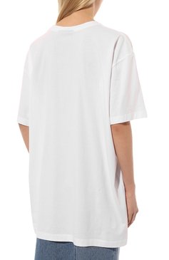 Женская хлопковая футболка 5PREVIEW белого цвета, арт. 5PWSP23065A | Фото 4 (Рукава: Короткие; Длина (для топов): Удлиненные; Материал сплава: Проставлено; Нос: Не проставлено; Материал внешний: Хлопок; Стили: Спорт-шик, Кэжуэл; Женское Кросс-КТ: Футболка-одежда; Драгоценные камни: Проставлено)