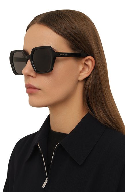 Женские солнцезащитные очки DIOR EYEWEAR черного цвета, арт. DI0RMIDNIGHT S2F 10A0 | Фото 2 (Тип очков: С/з; Материал: Пластик; Оптика Гендер: оптика-женское; Очки форма: Квадратные)