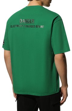 Мужская хлопковая футболка DIEGO VENTURINO зеленого цвета, арт. FW22-DV TS0 P0G | Фото 4 (Рукава: Короткие; Длина (для топов): Станда�ртные; Стили: Гранж; Принт: С принтом; Материал внешний: Хлопок)
