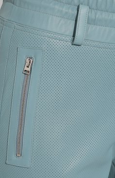 Женские кожаные джоггеры TOM FORD голубого цвета, арт. PAL698-LEX251 | Фото 5 (Силуэт Ж (брюки и джинсы): Джоггеры; Женское Кросс-КТ: Джоггеры - брюки, Кожаные брюки; Региональные ограничения белый список (Axapta Mercury): RU; Материал внешний: Натуральная кожа; Материал подклада: Шелк; Длина (брюки, джинсы): Укороченные; Статус проверки: Проверена категория)