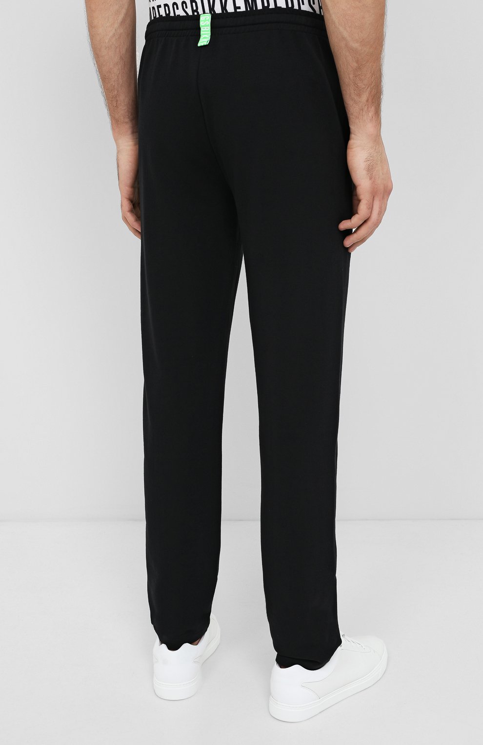 Мужские хлопковые брюки DIRK BIKKEMBERGS черного цвета, арт. VBKT04856 | Фото 4 (Длина (брюки, джинсы): Стандартные; Случай: Повседневный; Материал внешний: Хлопок)