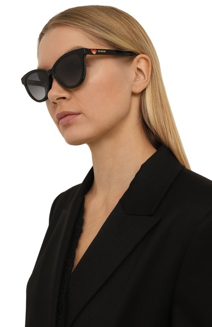 Женские солнцезащитные очки MOSCHINO черного цвета, арт. M0L051/CS 807 | Фото 2 (Тип очков: С/з; Материал: Пластик; Очки форма: Cat-eye; Оптика Гендер: оптика-женское)