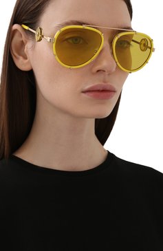 Женские солнцезащитные очки VERSACE желтого цвета, арт. 2232-14736D | Фото 2 (Кросс-КТ: С/з-унисекс; Региональные ограничения белый список (Axapta Mercury): RU; Тип очков: С/з; Очки форма: Авиаторы; Оптика Гендер: оптика-унисекс)