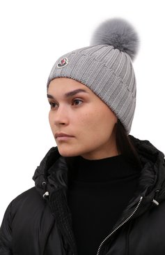 Женская шерстяная шапка MONCLER серого цвета, арт. G2-093-3B702-01-A9327 | Фото 2 (Материал: Текстиль, Шерсть)