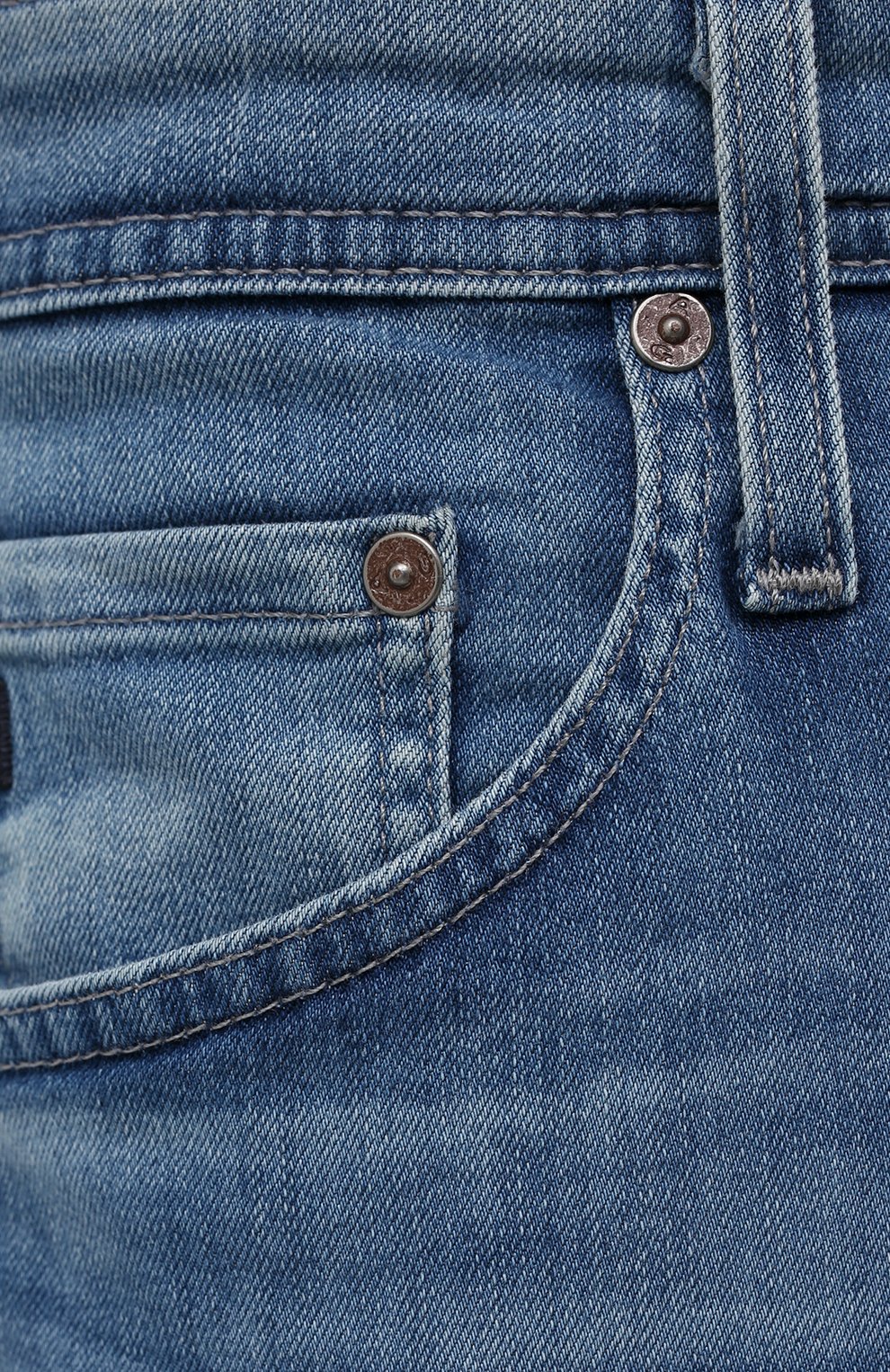 Мужские джинсы AG ADRIANO GOLDSCHMIED голубого цвета, арт. 1174AND/MNTS/MX | Фото 5 (Силуэт М (брюки): Прямые; Кросс-КТ: Деним; Длина (брюки, джинсы): Стандартные; Материал внешний: Хлопок, Деним; Детали: Потертости)