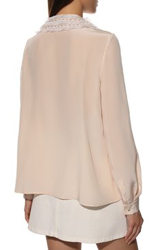 Женская шелко�вая блузка MIU MIU светло-бежевого цвета, арт. MK1646-HMR-F0D91 | Фото 4 (Материал внешний: Шелк; Рукава: Длинные; Принт: Без принта; Длина (для топов): Стандартные; Стили: Романтичный; Женское Кросс-КТ: Блуза-одежда)