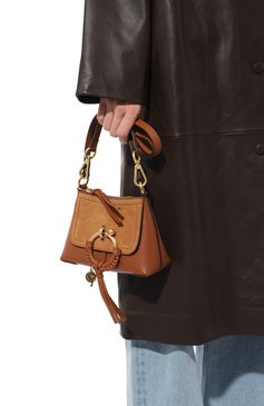 Женская сумка joan SEE BY CHLOÉ светло-коричневого цвета, арт. CHS18WS975330 | Фото 2 (Сумки-технические: Сумки через плечо; Материал: Натуральная кожа; Материал сплава: Проставлено; Размер: mini; Ремень/цепочка: На ремешке; Драгоценные камни: Проставлено)