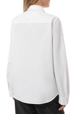 Женская хлопковая рубашка JIL SANDER белого цвета, арт. J04DL0003/J45001 | Фото 4 (Рукава: Длинные; Принт: Без принта; Женское Кросс-КТ: Рубашка-одежда; Длина (для топов): Удлиненные; Материал сплава: Проставлено; Материал внешний: Хлопок; Драгоценные камни: Проставлено; Стили: Кэжуэл)