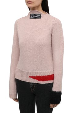 Женский шерстяной свитер RAF SIMONS светло-розового цвета, арт. 212-W835-50003 | Фото 3 (Женское Кросс-КТ: Свитер-одежда; Материал внешний: Шерсть; Рукава: Длинные; Длина (для топов): Стандартные; Материал сплава: Проставлено; Драгоценные камни: Проставлено; Стили: Кэжуэл)