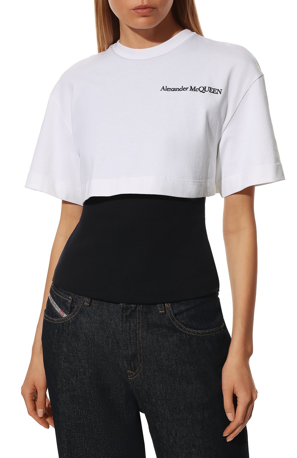 Женская хлопковая футболка ALEXANDER MCQUEEN черно-белого цвета, арт. 686805/QLAA6 | Фото 3 (Рукава: Короткие; Длина (для топов): Стандартные; Региональные ограничения белый список (Axapta Mercury): RU; Материал внешний: Хлопок; Стили: Спорт-шик; Женское Кросс-КТ: Футболка-одежда; Материал подклада: Хлопок)