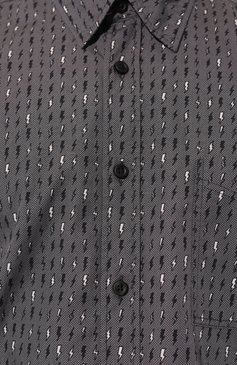 Мужская хлопковая рубашка BOSS ORANGE темно-серого цвета, арт. 50494054 | Фото 5 (Манжеты: На пуговицах; Воротник: Кент; Рукава: Длинные; Рубашки М: Regular Fit; Случай: Повседневный; Длина (для топов): Стандартные; Принт: С принтом; Материал сплава: Проставлено; Материал внешний: Хлопок; Драгоценные камни: Проставлено; Стили: Кэжуэл)