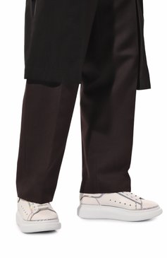 Мужские кожаные кеды oversized ALEXANDER MCQUEEN белого цвета, арт. 645868 WIBNV | Фото 3 (Материал внутренний: Натуральная кожа; Стили: Классический; Материал утеплителя: Без утеплителя)