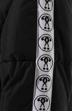 Мужская утепленная куртка MOSCHINO черного цвета, арт. A0634/7017 | Фото 5 (Кросс-КТ: Куртка; Рукава: Длинные; Длина (верхняя одежда): До середины бедра; Материал внешний: Синтетический материал; Мужское Кросс-КТ: утепленные куртки; Материал сплава: Проставлено; Материал подклада: Синтетический материал; Драгоценные камни: Проставлено; Стили: Кэжуэл)