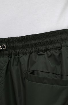 Мужские шорты DSQUARED2 темно-зеленого цвета, арт. S74MU0631/S53582 | Фото 5 (Силуэт М (брюки): Карго; Мужское Кросс-КТ: Шорты-одежда; Длина Шорты М: До колена; Принт: Без принта; Случай: Повседневный; Материал внешний: Синтетический материал; Стили: Гранж)