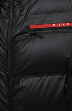 Мужская пуховик PRADA черного цвета, арт. SGB258-1T2Y-F0002-192 | Фото 5 (Кросс-КТ: Куртка; Мужское Кросс-КТ: пуховик-короткий; Рукава: Длинные; Длина (верхняя одежда): До середины бедра; Материал внешний: Синтетический материал; Стили: Минимализм)