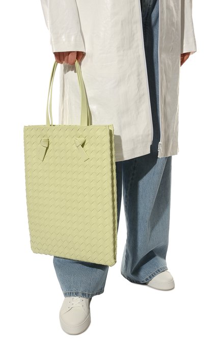 Женский сумка-тоут tie BOTTEGA VENETA салатового цвета, арт. 690502/V1FG1 | Фото 2 (Материал: Натуральная кожа; Размер: large; Сумки-технические: Сумки-шопперы)