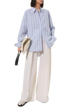 Женская хлопковая рубашка PATRIZIA PEPE голубого цвета, арт. 2C1458_A286 | Фото 2 (Рукава: Длинные; Женское Кросс-КТ: Рубашка-одежда; Принт: С принтом; Длина (для топов): Удлиненные; Материал внешний: Хлопок; Стили: Кэжуэл)
