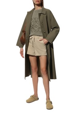 Женские джинсовые шорты PAIGE бежевого цвета, арт. 7060G29-8093 | Фото 2 (Женское Кросс-КТ: Шорты-одежда; Кросс-КТ: Деним; Длина Ж (юбки, платья, шорты): Мини; Стили: Гранж; Материал внешний: Хлопок, Деним, Вискоза)