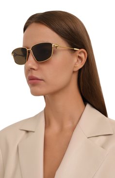 Женские солнцезащитные очки BOTTEGA VENETA золотого цвета, арт. BV1185S 002 | Фото 2 (Региональные ограничения белый список (Axapta Mercury): Не проставлено; Нос: Не проставлено; Тип очков: С/з; Материал: Металл; Оптика Гендер: оптика-женское; Очки форма: Прямоугольные)