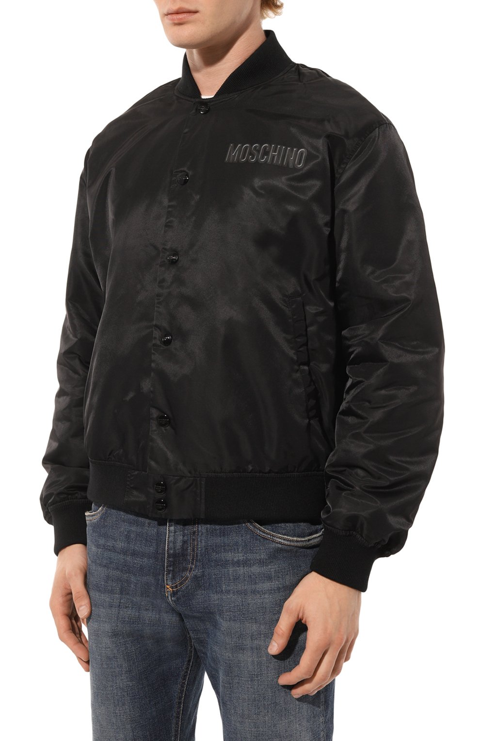 Мужской утепленный бомбер MOSCHINO черного цвета, арт. V0624/7015 | Фото 3 (Кросс-КТ: Куртка, бомбер; Рукава: Длинные; Материал внешний: Синтетический материал; Принт: С принтом; Мужское Кросс-КТ: утепленные куртки; Материал сплава: Проставлено; Материал подклада: Синтетический материал; Драгоценные камни: Проставлено; Длина (верхняя одежда): Короткие; Стили: Кэжуэл)