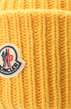 Мужская шапка из шерсти и кашемира MONCLER желтого цвета, арт. G2-091-3B000-48-M1127 | Фото 3 (Материал: Текстиль, Кашемир, Шерсть; Кросс-КТ: Трикотаж)