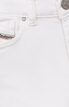 Детские джинсы DIESEL белого цвета, арт. J01275/KXBGZ | Фото 3 (Детали: Однотонный; Материал внешний: Хлопок)