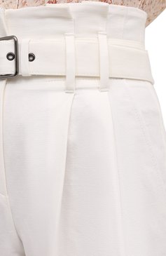 Женские брюки из хлопка и льна BRUNELLO CUCINELLI белого цвета, арт. M0F69P7638 | Фото 5 (Женское Кросс-КТ: Брюки-одежда; Силуэт Ж (брюки и джинсы): Прямые; Региональные ограничения белый список (Axapta Mercury): RU; Материал внешний: Хлопок; Длина (брюки, джинсы): Укороченные; Стили: Кэжуэл)