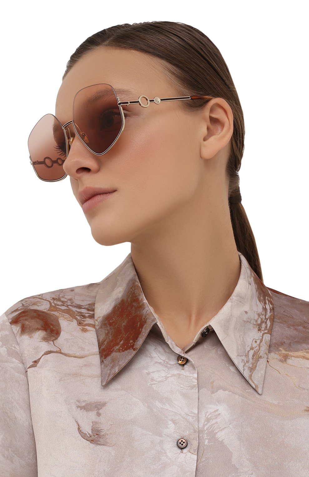 Женские солнцезащитные очки CHLOÉ коричневого цвета, арт. CH0068S 002 | Фото 2 (Тип очков: С/з; Оптика Гендер: оптика-женское; Очки форма: Прямоугольные)