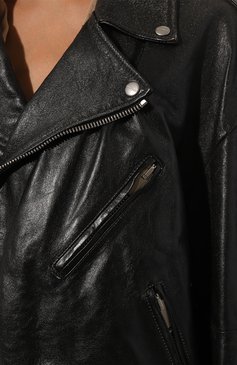 Женская кожаная куртка HALFBOY черного цвета, арт. HFW231WLBK079 | Фото 5 (Кросс-КТ: Куртка; Рукава: Длинные; Стили: Гранж; Материал сплава: Проставлено; Материал внешний: Натуральная кожа; Драгоценные камни: Проставлено; Женское Кросс-КТ: Замша и кожа; Длина (верхняя одежда): Короткие; Материал подклада: Вискоза)