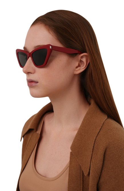 Женские солнцезащитные очки SAINT LAURENT бордового цвета, арт. SL 466 003 | Фото 2 (Тип очков: С/з; Оптика Гендер: оптика-женское; Очки форма: Cat-eye)