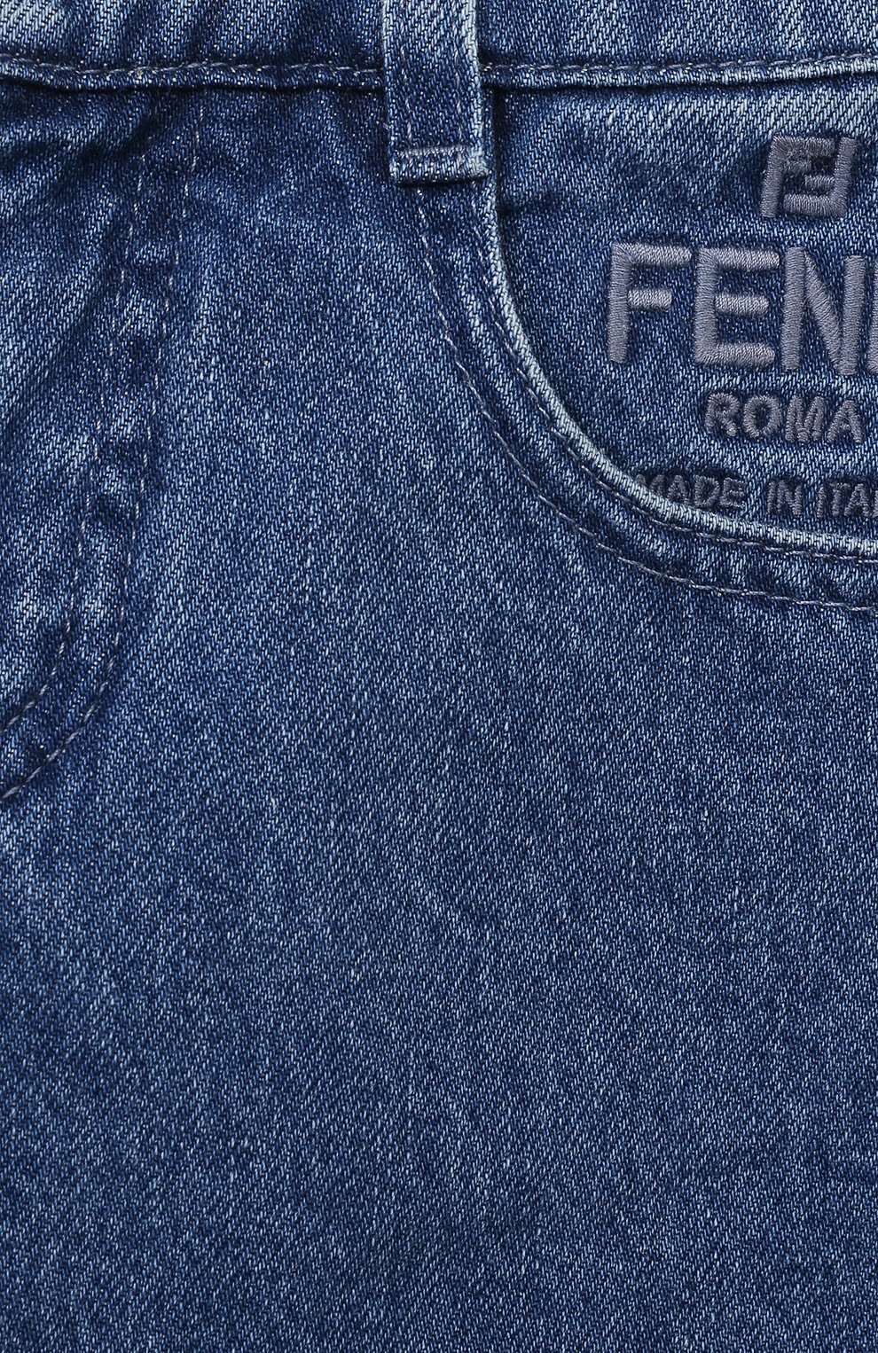 Детские джинсы FENDI синего цвета, арт. JUF089/AMHX/8A-12+ | Фото 3 (Детали: Однотонный; Материал сплава: Проставлено; Нос: Не проставлено; Материал внешний: Хлопок)