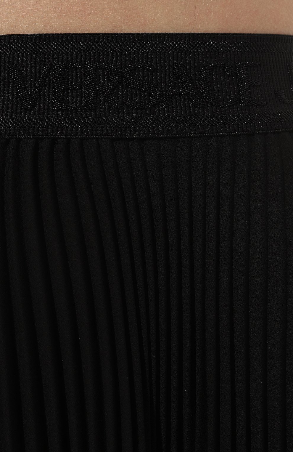 Женская плиссированная юбка VERSACE JEANS COUTURE черного цвета, арт. 75HAE808/N0229 | Фото 5 (Женское Кросс-КТ: юбка-плиссе, Юбка-одежда; Материал внешний: Синтетический материал; Материал сплава: Проставлено; Длина Ж (юбки, платья, шорты): Миди; Драгоценные камни: Проставлено; Стили: Кэжуэл)