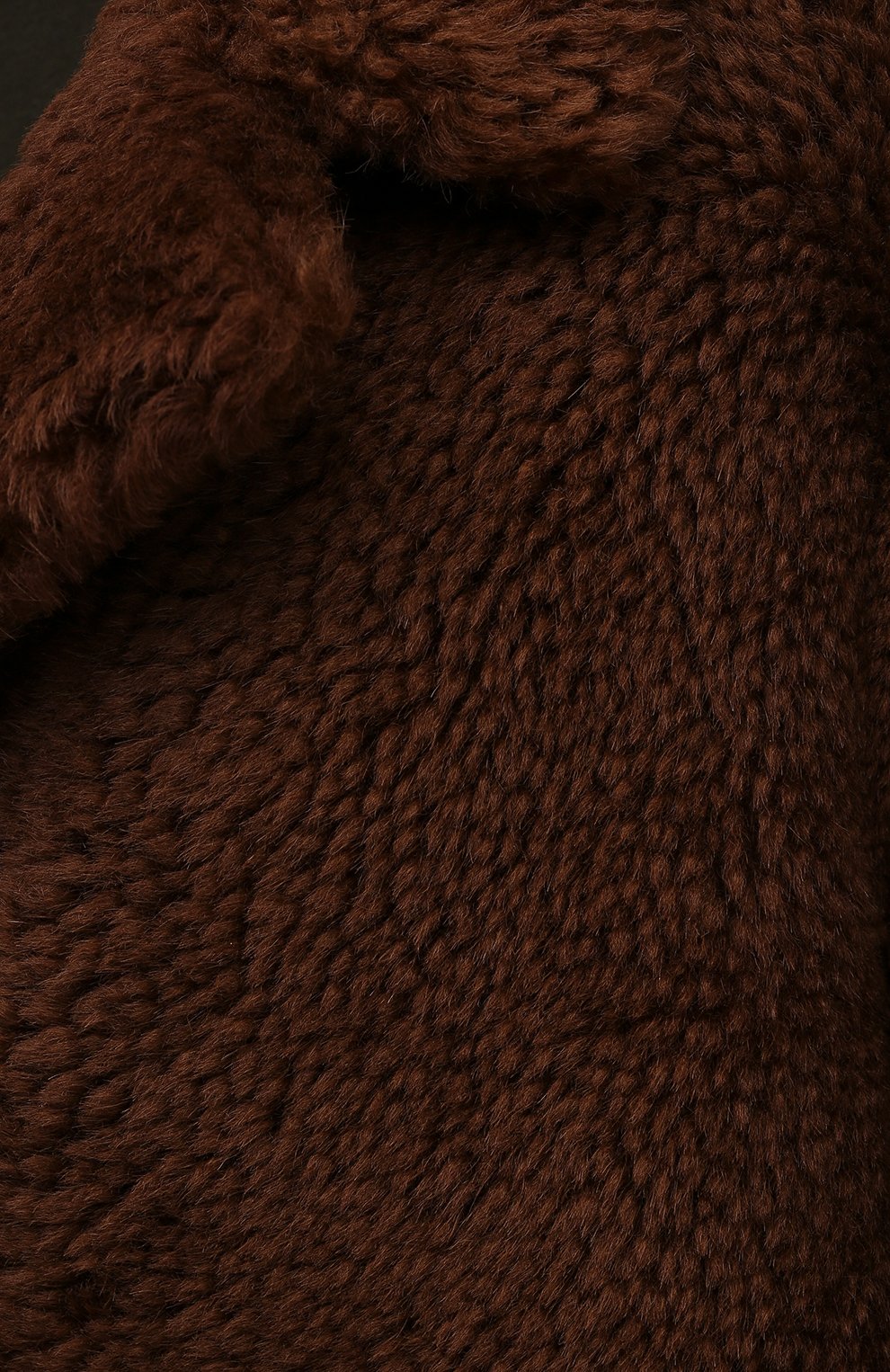 Женская шуба из овчины DROME коричневого цвета, арт. DPD5804P/D2076P | Фото 5 (Женское Кросс-КТ: Мех; Рукава: Длинные; Стили: Гламурный; Материал внешний: Натуральный мех; Длина (верхняя одежда): Длинные)