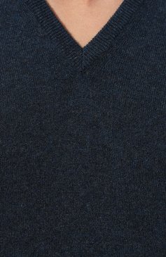 Мужской кашемировый пуловер GRAN SASSO синего цвета, арт. 55115/15590 | Фото 5 (Материал внешний: Шерсть, Кашемир; Рукава: Длинные; Принт: Без принта; Длина (для топов): Стандартные; Материал сплава: Проставлено; Вырез: V-образный; Мужское Кросс-КТ: Пуловеры; Драгоценные камни: Проставлено; Стили: Кэжуэл)