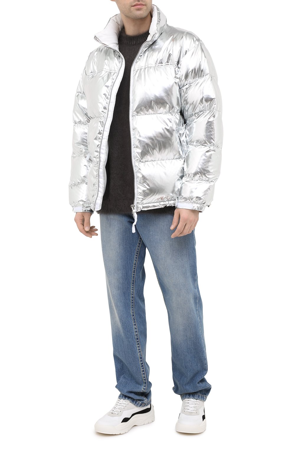Мужская утепленная куртка VETEMENTS серебряного цвета, арт. UAH21JA924 1303/M | Фото 3 (Кросс-КТ: Куртка; Рукава: Длинные; Материал внешний: Синтетический материал; Мужское Кросс-КТ: утепленные куртки, Верхняя одежда; Материал сплава: Проставлено; Материал подклада: Синтетический материал; Драгоценные камни: Проставлено; Длина (верхняя одежда): Короткие; Стили: Кэжуэл)