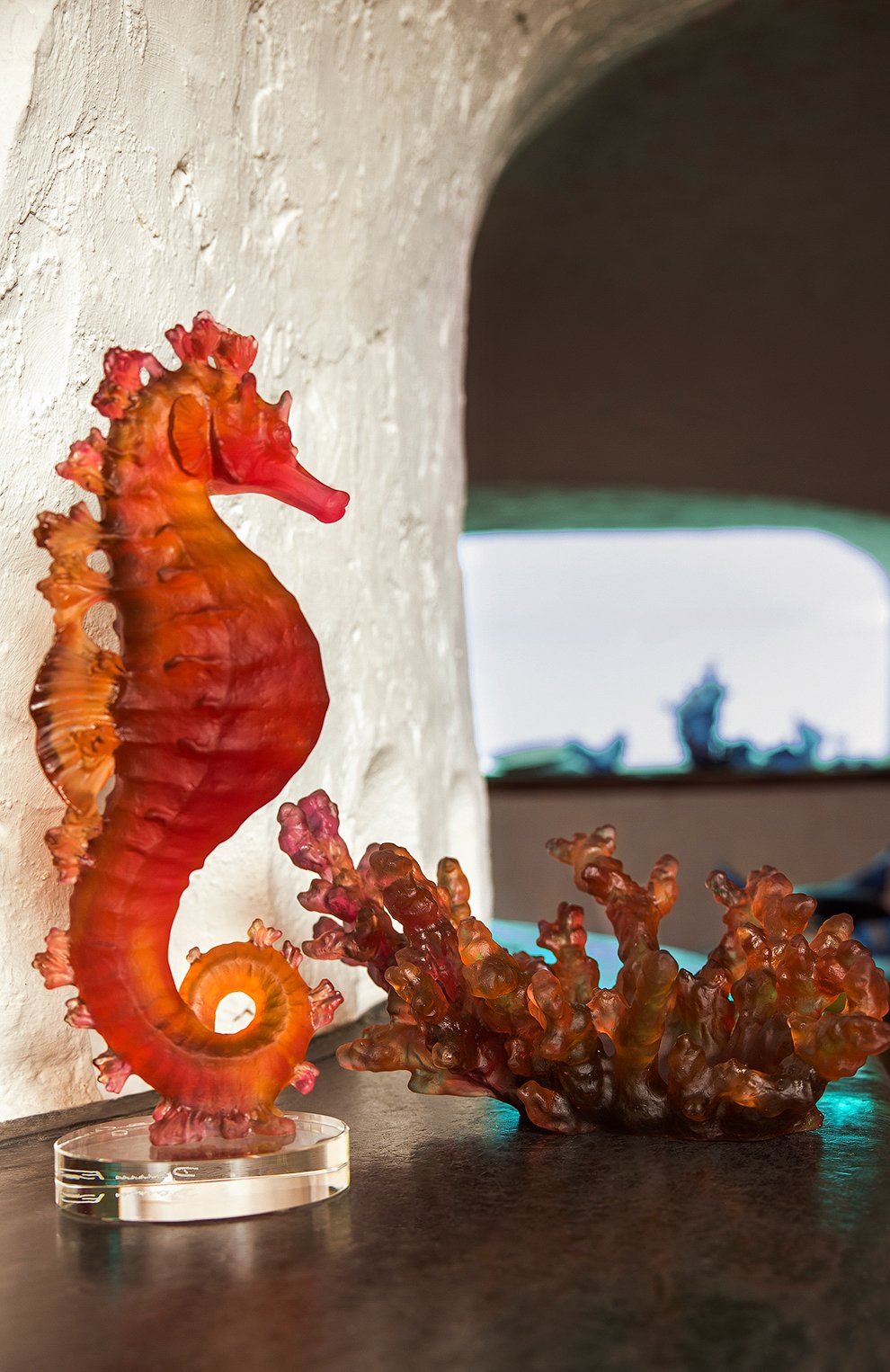 Скульптура морской конек mer de corail  DAUM красного цвета, арт. 05714-1 | Фото 3 (Региональные ограничения белый список (Axapta Mercury): Не проставлено; Нос: Не проставлено)