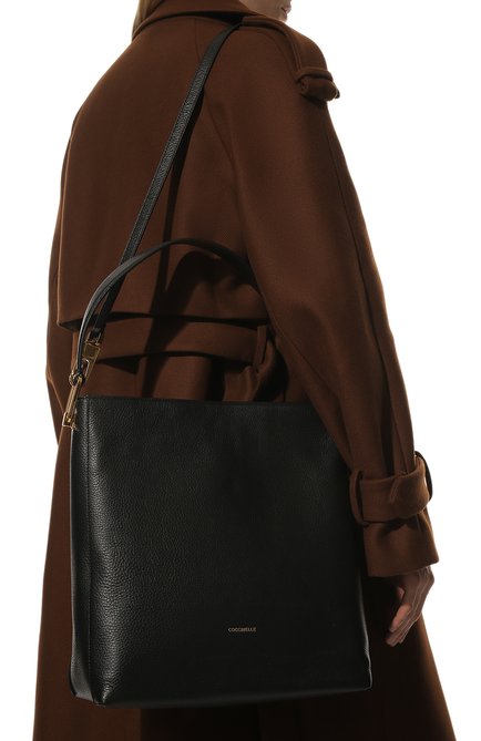 Женский сумка-тоут liya COCCINELLE черного цвета, арт. E1 MD0 13 02 01 | Фото 2 (Ремень/цепочка: На ремешке; Материал: Натуральная кожа; Размер: medium; Сумки-технические: Сумки-шопперы)